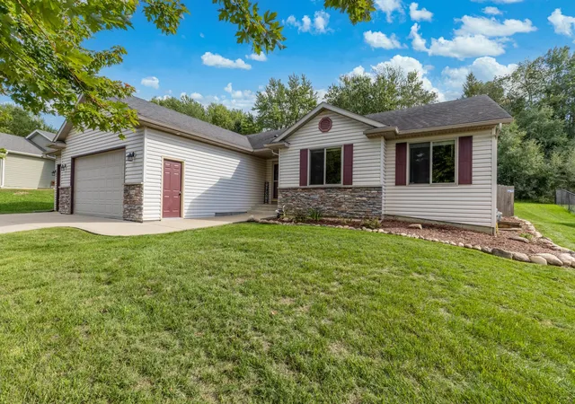 Photo 3 of Sale Pending at 2086 20th Street, Zumbrota, MN 55992 | MLS# 7148888 | Listing updated on 2026-10-02