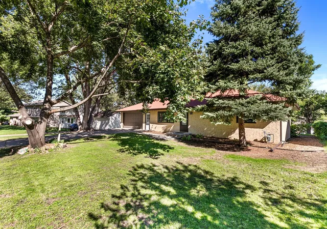 Photo 3 of Single family home for sale at 2566 Beacon St, Saint Paul, MN 55113 | MLS# 7148894 | Listing updated on 2026-10-05