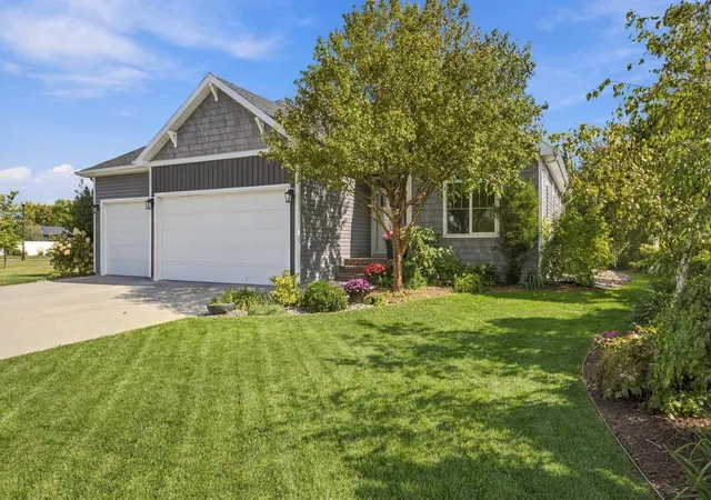 Photo 1 of Single family home for sale at 6016 Autumn Dr S, Fargo, ND 58104 | MLS# 7148899 | Listing updated on 2026-10-02