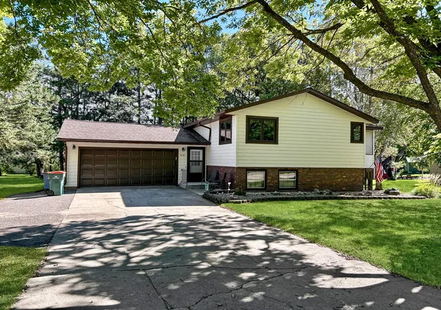 Photo 1 of Sale Pending at 814 10th Street Sw, Wadena, MN 56482 | MLS# 7148916 | Listing updated on 2026-10-09