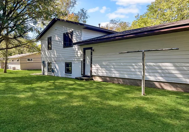 Photo 2 of Sale Pending at 814 10th Street Sw, Wadena, MN 56482 | MLS# 7148916 | Listing updated on 2026-10-09