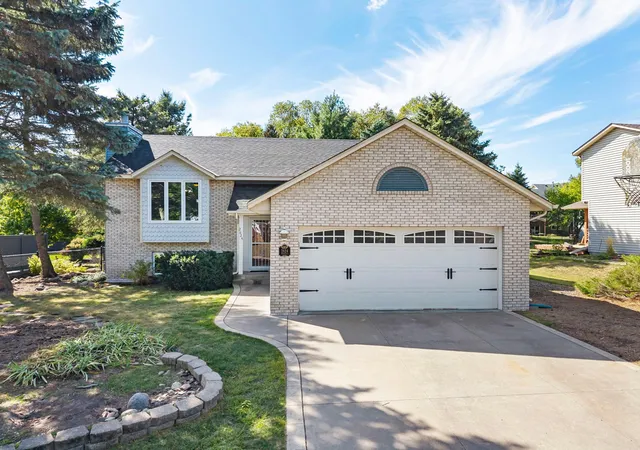 Photo 1 of Single family home for sale at 2824 Mckinley Dr, Saint Paul, MN 55125 | MLS# 7148920 | Listing updated on 2026-10-10