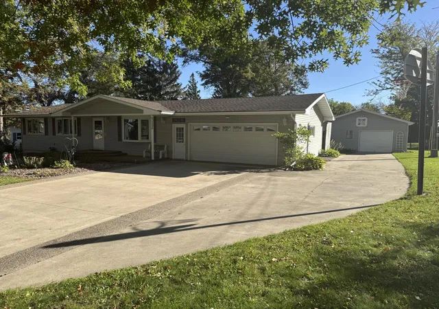Photo 1 of Single family home for sale at 1655 Woodcrest Ave, Owatonna, MN 55060 | MLS# 7148923 | Listing updated on 2026-10-15