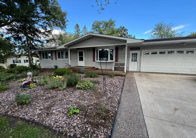 Photo 1 of Single family home for sale at 1655 Woodcrest Ave, Owatonna, MN 55060 | MLS# 7148923 | Listing updated on 2026-10-02