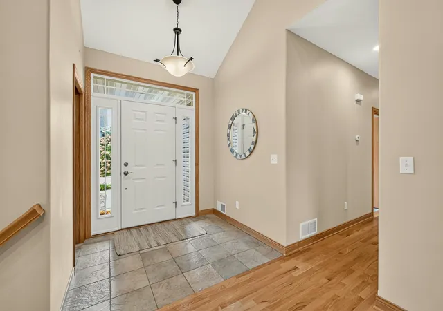 Photo 2 of Single family home for sale at 5048 Scenic View Dr Sw, Rochester, MN 55902 | MLS# 7148947 | Listing updated on 2026-10-08