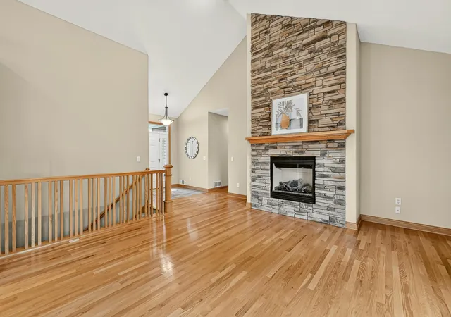 Photo 3 of Single family home for sale at 5048 Scenic View Dr Sw, Rochester, MN 55902 | MLS# 7148947 | Listing updated on 2026-10-08