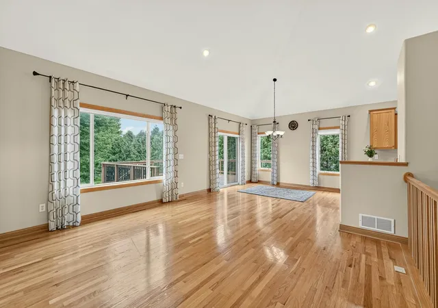 Photo 3 of Single family home for sale at 5048 Scenic View Dr SW, Rochester, MN 55902 | MLS# 7148947 | Listing updated on 2026-10-08