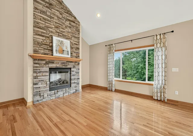Photo 4 of Single family home for sale at 5048 Scenic View Dr SW, Rochester, MN 55902 | MLS# 7148947 | Listing updated on 2026-10-08