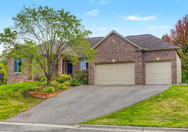 Photo 1 of Single family home for sale at 818 Park Pl Dr, Saint Paul, MN 55118 | MLS# 7148962 | Listing updated on 2026-10-02