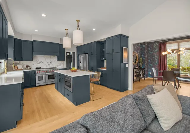 Photo 3 of Single family home for sale at 818 Park Pl Dr, Saint Paul, MN 55118 | MLS# 7148962 | Listing updated on 2026-10-20