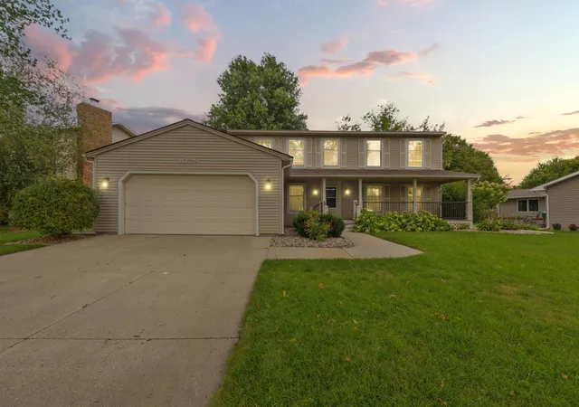 Photo 2 of Single family home for sale at 1029 Oak Ter Dr, North Mankato, MN 56003 | MLS# 7148966 | Listing updated on 2026-10-02
