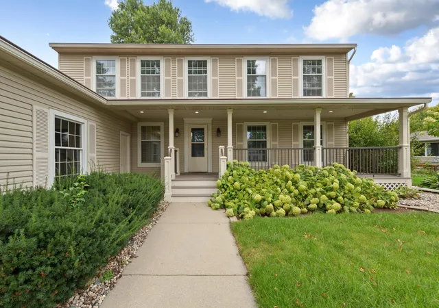 Photo 3 of Single family home for sale at 1029 Oak Ter Dr, North Mankato, MN 56003 | MLS# 7148966 | Listing updated on 2026-10-02