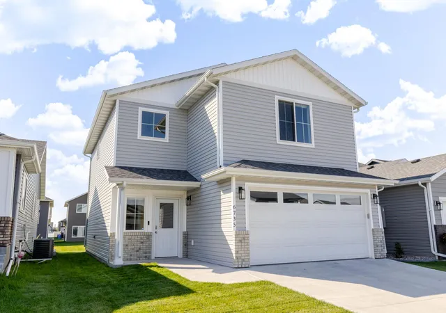 Photo 1 of Single family home for sale at 6735 Meadow View Dr S, Fargo, ND 58104 | MLS# 7148969 | Listing updated on 2026-10-01