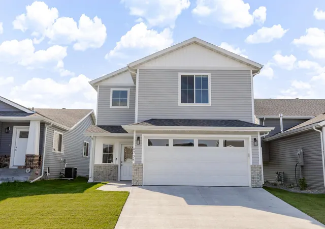 Photo 2 of Single family home for sale at 6735 Meadow View Dr S, Fargo, ND 58104 | MLS# 7148969 | Listing updated on 2026-10-01