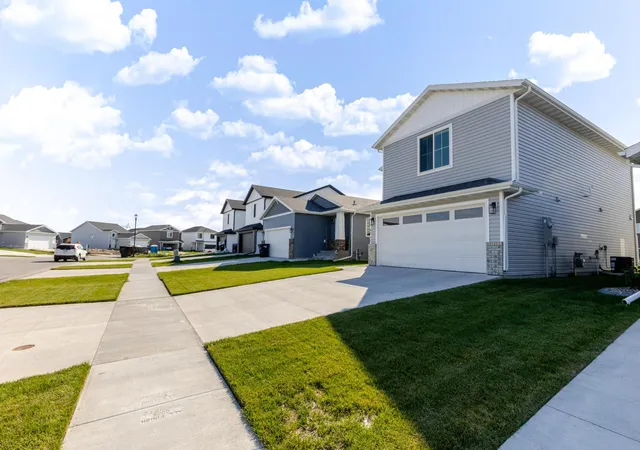 Photo 3 of Single family home for sale at 6735 Meadow View Dr S, Fargo, ND 58104 | MLS# 7148969 | Listing updated on 2026-10-01