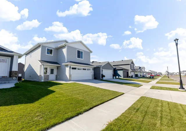 Photo 3 of Single family home for sale at 6735 Meadow View Dr S, Fargo, ND 58104 | MLS# 7148969 | Listing updated on 2026-10-01