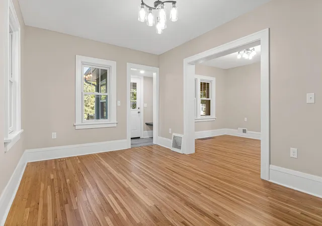 Photo 2 of Single family home for sale at 902 Hunt Pl, Saint Paul, MN 55114 | MLS# 7148971 | Listing updated on 2026-10-01