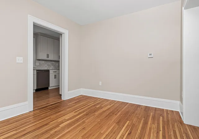 Photo 3 of Single family home for sale at 902 Hunt Pl, Saint Paul, MN 55114 | MLS# 7148971 | Listing updated on 2026-10-01