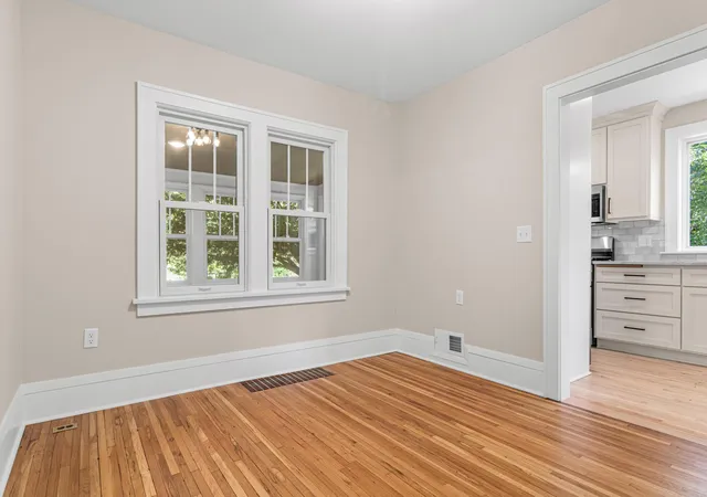 Photo 4 of Single family home for sale at 902 Hunt Pl, Saint Paul, MN 55114 | MLS# 7148971 | Listing updated on 2026-10-01