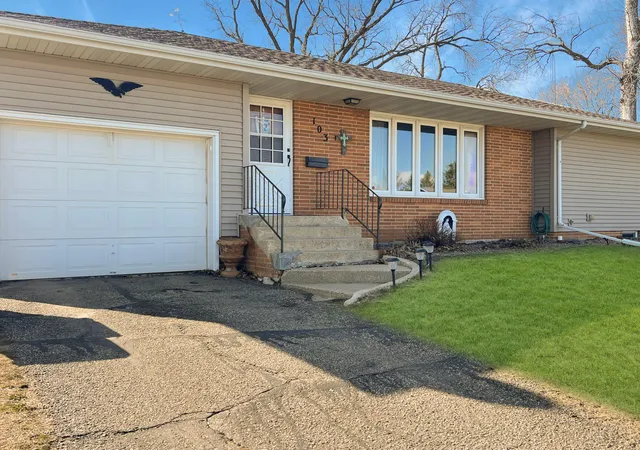 Photo 2 of Single family home for sale at 103 Montgomery St, Welcome, MN 56181 | MLS# 7148998 | Listing updated on 2026-09-23