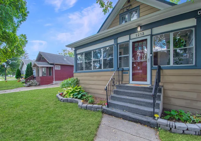 Photo 2 of Single family home for sale at 1213 14th Street S, Fargo, ND 58103 | MLS# 7149010 | Listing updated on 2026-10-01