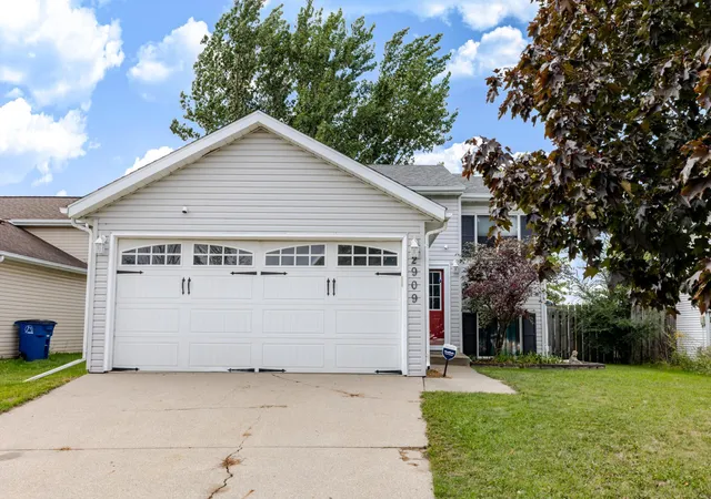 Photo 1 of Single family home for sale at 2909 29th Avenue Cir S, Moorhead, MN 56560 | MLS# 7149015 | Listing updated on 2026-10-01