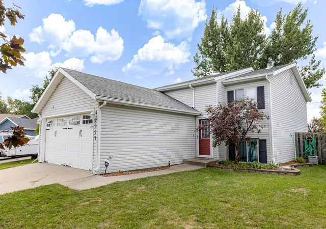 Photo 2 of Single family home for sale at 2909 29th Avenue Cir S, Moorhead, MN 56560 | MLS# 7149015 | Listing updated on 2026-10-01