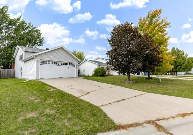Photo 3 of Single family home for sale at 2909 29th Avenue Cir S, Moorhead, MN 56560 | MLS# 7149015 | Listing updated on 2026-10-01