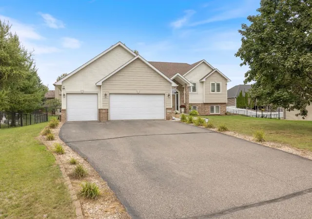 Photo 3 of Single family home for sale at 19855 Burlington Path, Farmington, MN 55024 | MLS# 7149017 | Listing updated on 2026-09-24