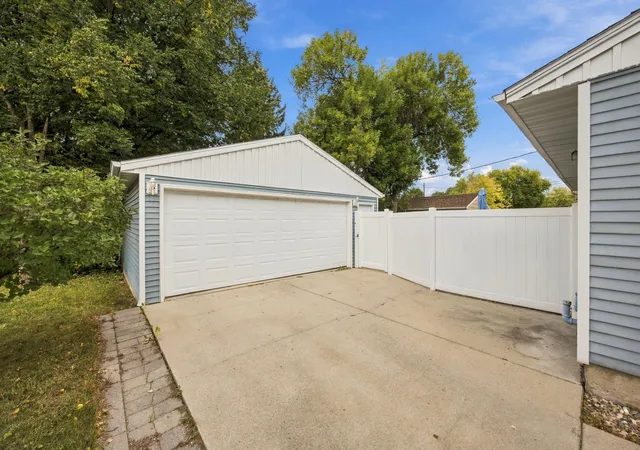 Photo 2 of Single family home for sale at 1409 18th Street S, Fargo, ND 58103 | MLS# 7149034 | Listing updated on 2026-10-02