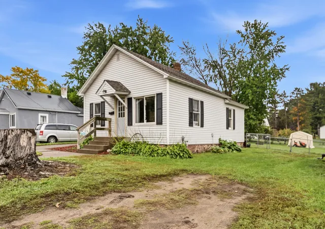 Photo 2 of Single family home for sale at 1140 3rd Avenue Sw, Pine City, MN 55063 | MLS# 7149045 | Listing updated on 2026-10-10