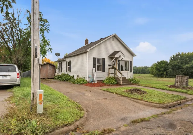 Photo 3 of Single family home for sale at 1140 3rd Avenue Sw, Pine City, MN 55063 | MLS# 7149045 | Listing updated on 2026-10-10