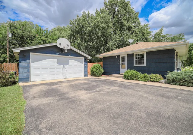 Photo 3 of Sale Pending at 4600 Nord Dr, Minneapolis, MN 55437 | MLS# 7149055 | Listing updated on 2026-10-03