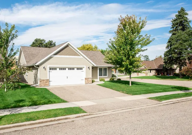 Photo 2 of Single family home for sale at 502 Kenwood St, Alexandria, MN 56308 | MLS# 7149058 | Listing updated on 2026-09-25
