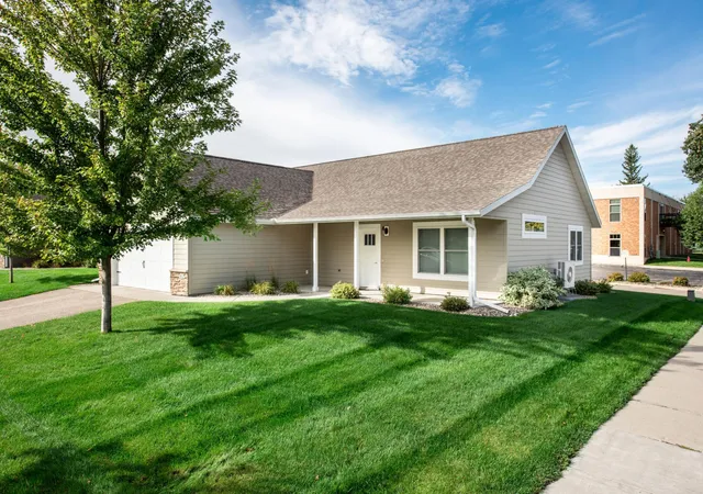 Photo 3 of Single family home for sale at 502 Kenwood St, Alexandria, MN 56308 | MLS# 7149058 | Listing updated on 2026-09-25