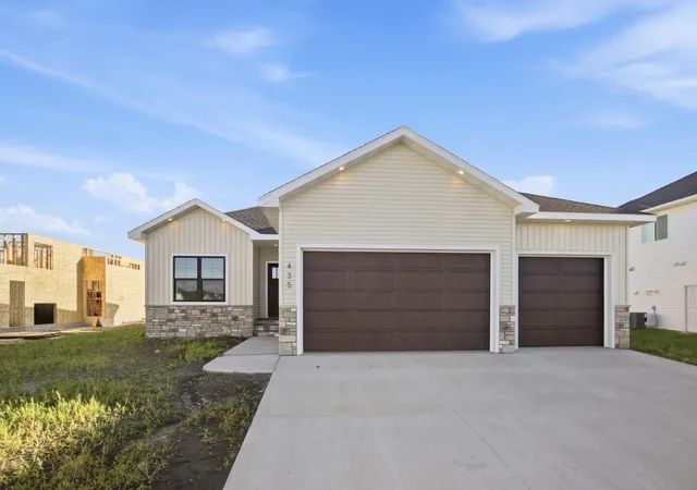 Photo 1 of Single family home for sale at 435 Goose Ln, Casselton, ND 58012 | MLS# 7149062 | Listing updated on 2026-10-01