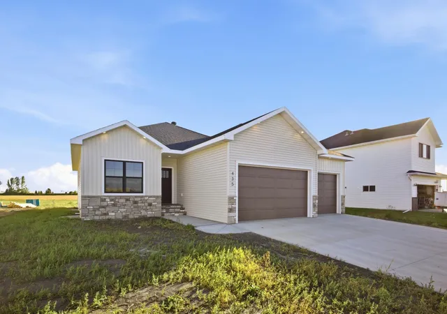 Photo 3 of Single family home for sale at 435 Goose Ln, Casselton, ND 58012 | MLS# 7149062 | Listing updated on 2026-10-01