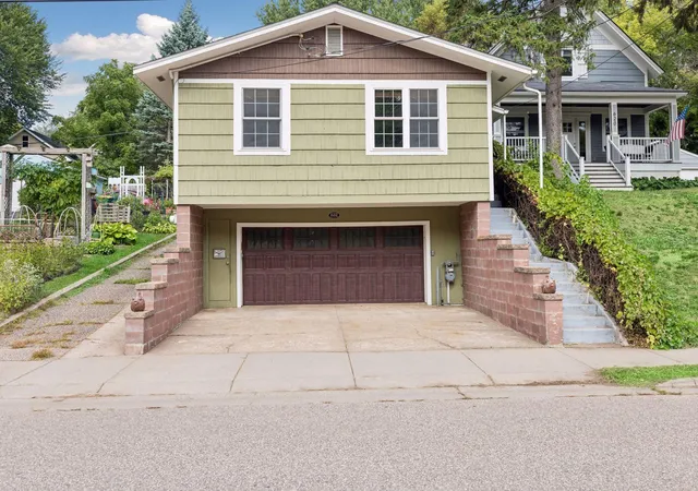 Photo 1 of Single family home for sale at 622 Laurel St W, Stillwater, MN 55082 | MLS# 7149078 | Listing updated on 2026-10-09