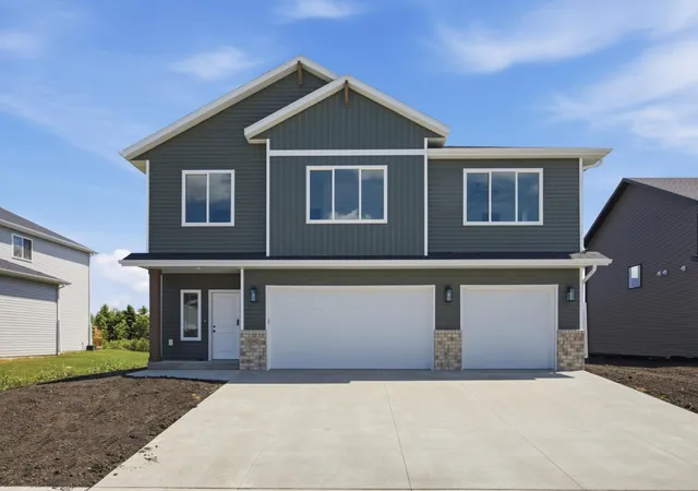 Photo 2 of Single family home for sale at 4717 Hampton Loop S, Moorhead, MN 56560 | MLS# 7149094 | Listing updated on 2026-09-24