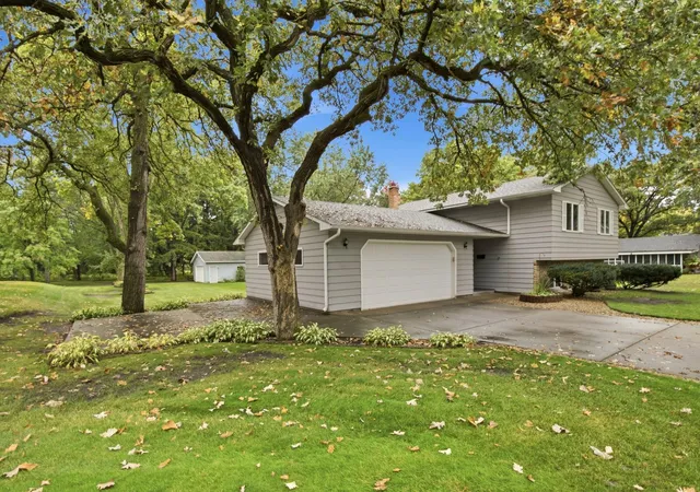 Photo 2 of Single family home for sale at 424 5th Street S, Sauk Rapids, MN 56379 | MLS# 7149100 | Listing updated on 2026-10-01