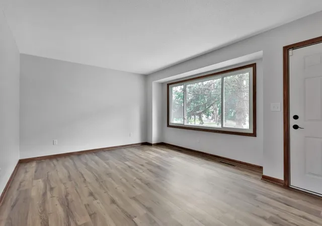 Photo 3 of Sale Pending at 1017 Livingston Ave, Saint Paul, MN 55118 | MLS# 7149104 | Listing updated on 2026-10-14
