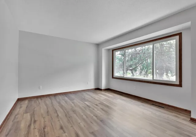 Photo 4 of Sale Pending at 1017 Livingston Ave, Saint Paul, MN 55118 | MLS# 7149104 | Listing updated on 2026-10-14