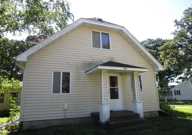Photo 1 of Single family home for sale at 216 Main St E, Geneva, MN 56035 | MLS# 7149108 | Listing updated on 2026-09-25
