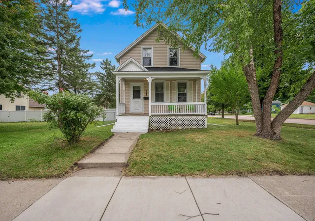 Single family home for sale at 428 W Broadway Ave, Saint Peter, MN 56082 | MLS# 7149145