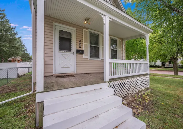 Photo 1 of Single family home for sale at 428 W Broadway Ave, Saint Peter, MN 56082 | MLS# 7149145 | Listing updated on 2026-10-07