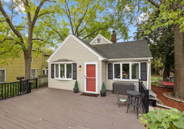 Photo 2 of Single family home for sale at 992 Mclean Ave, Saint Paul, MN 55106 | MLS# 7149150 | Listing updated on 2026-10-01