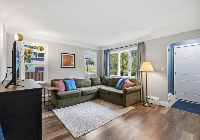 Photo 4 of Single family home for sale at 992 Mclean Ave, Saint Paul, MN 55106 | MLS# 7149150 | Listing updated on 2026-10-01