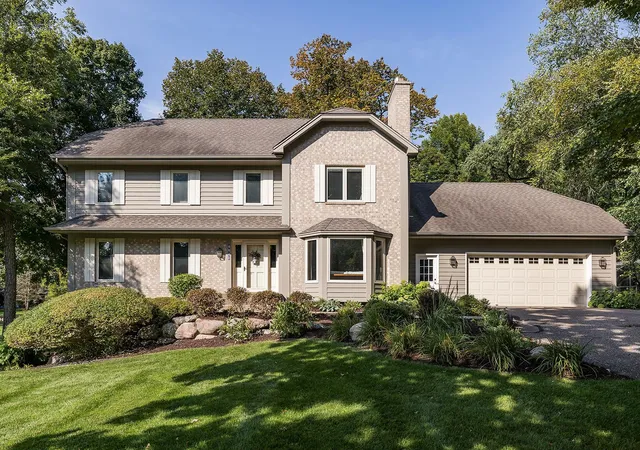 Photo 1 of Sale Pending at 4840 Sparrow Rd, Minnetonka, MN 55345 | MLS# 7149154 | Listing updated on 2026-10-01