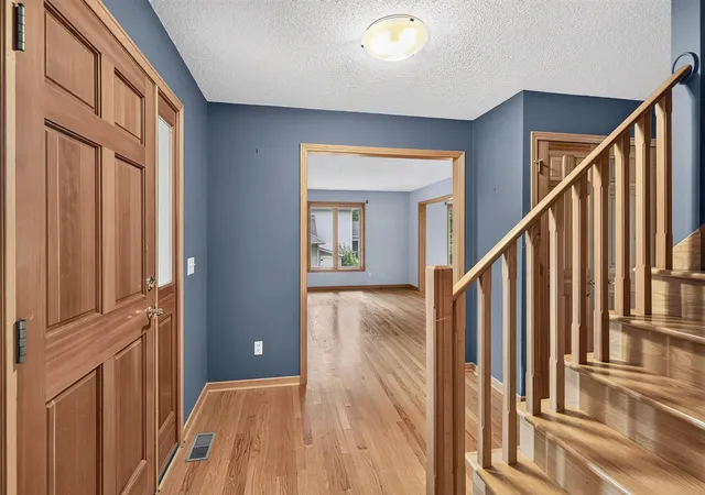Photo 3 of Sale Pending at 4840 Sparrow Rd, Minnetonka, MN 55345 | MLS# 7149154 | Listing updated on 2026-10-01