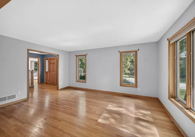 Photo 3 of Sale Pending at 4840 Sparrow Rd, Minnetonka, MN 55345 | MLS# 7149154 | Listing updated on 2026-10-01
